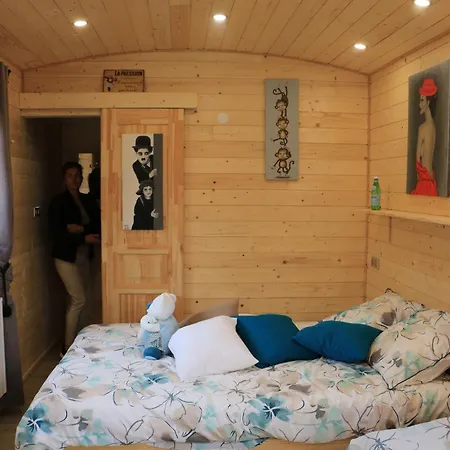 Les Roulottes A Sandie Lodge