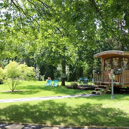 Les Roulottes A Sandie Lodge *